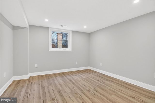 1607 N GLEBE RD, Arlington, VA 22207