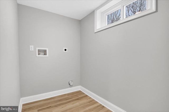 1607 N GLEBE RD, Arlington, VA 22207