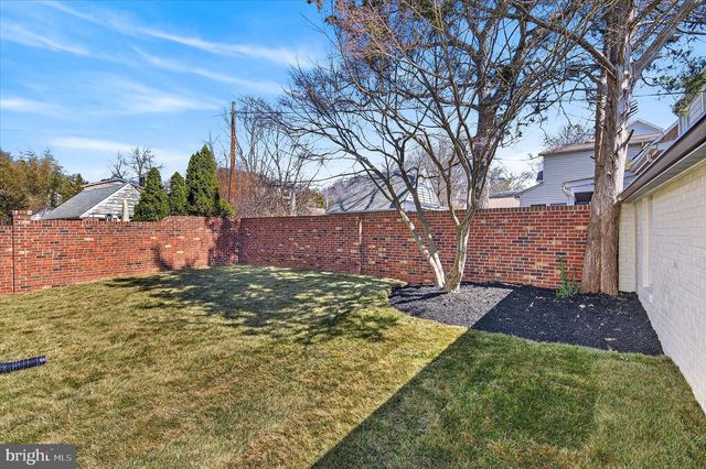 1607 N GLEBE RD, Arlington, VA 22207