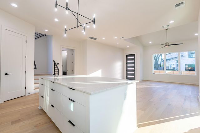 2008 Canterbury ST A, Austin, TX 78702