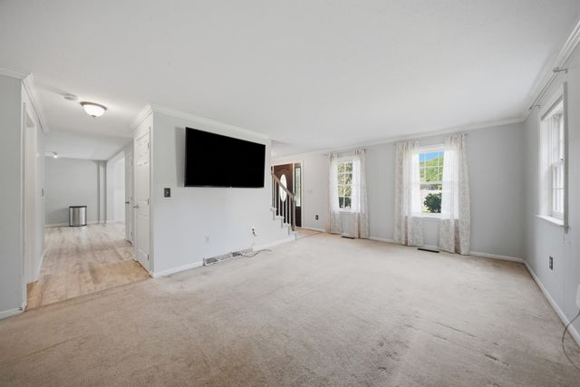 101 Currier Drive, Manchester, NH 03104