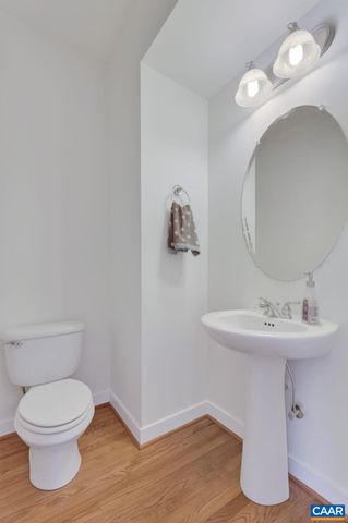 103 Longwood Dr Apt B, Charlottesville, VA 22903