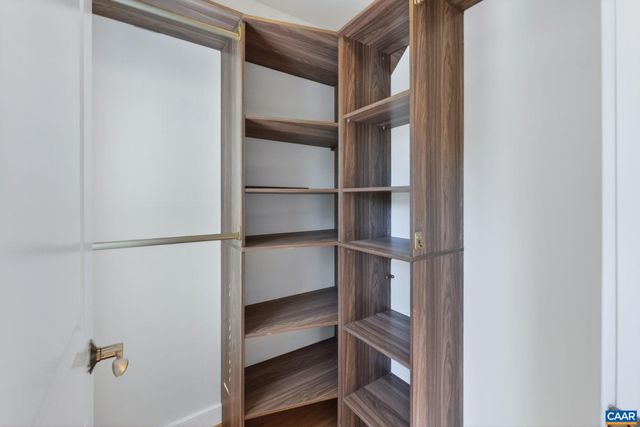 103 Longwood Dr Apt B, Charlottesville, VA 22903