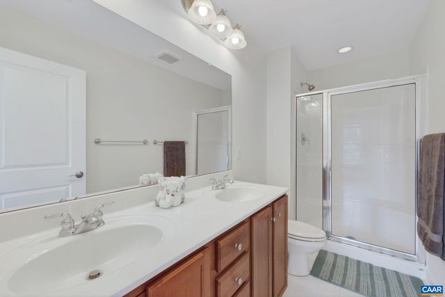 103 Longwood Dr Apt B, Charlottesville, VA 22903