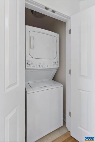 103 Longwood Dr Apt B, Charlottesville, VA 22903