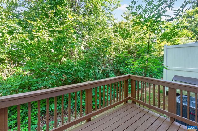 103 Longwood Dr Apt B, Charlottesville, VA 22903