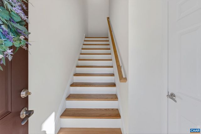 103 Longwood Dr Apt B, Charlottesville, VA 22903