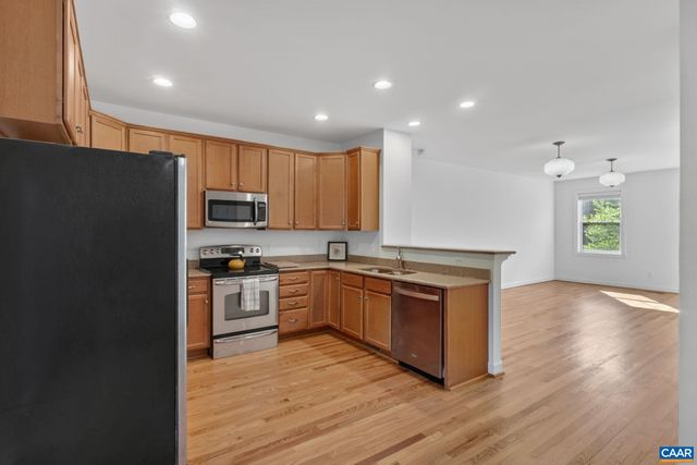 103 Longwood Dr Apt B, Charlottesville, VA 22903