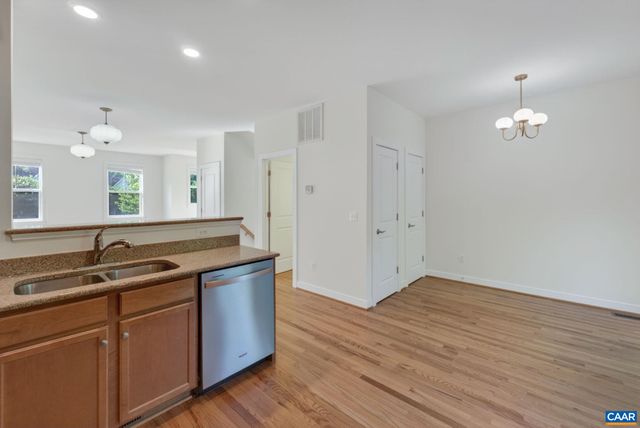103 Longwood Dr Apt B, Charlottesville, VA 22903