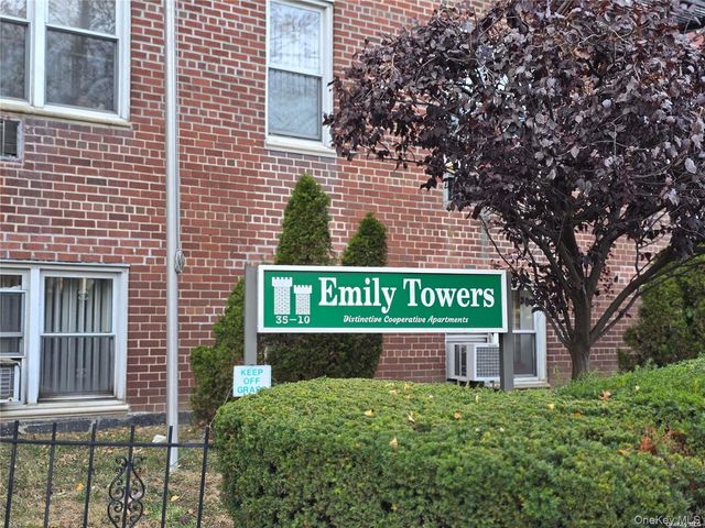 35-10 150 St 6A, Flushing, NY 11354