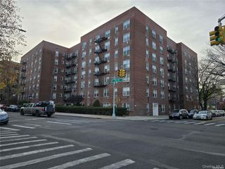 35-10 150 St 6A, Flushing, NY 11354