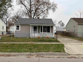 2069 E Parkwood Avenue, Burton, MI 48529