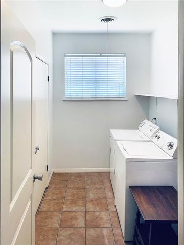 1304 Loma DR, Austin, TX 78741