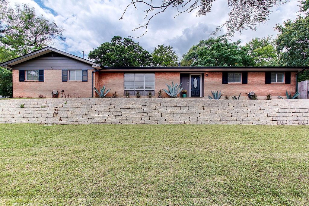1304 Loma DR, Austin, TX 78741
