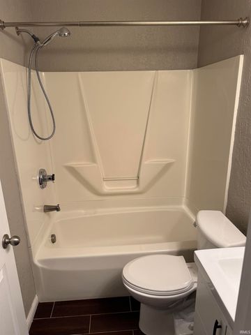 7824 Greenbank Court, Fort Wayne, IN 46815