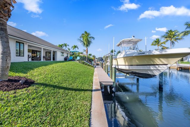 9039 SE Hawksbill Way, Hobe Sound, FL 33455