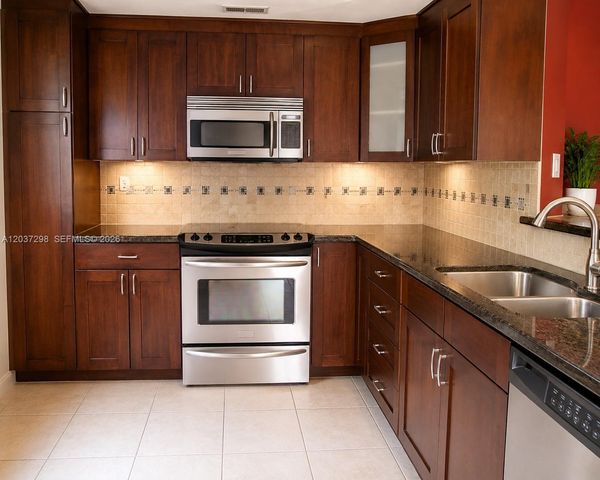 3545 Magellan Circle 3585, Aventura, FL 33180