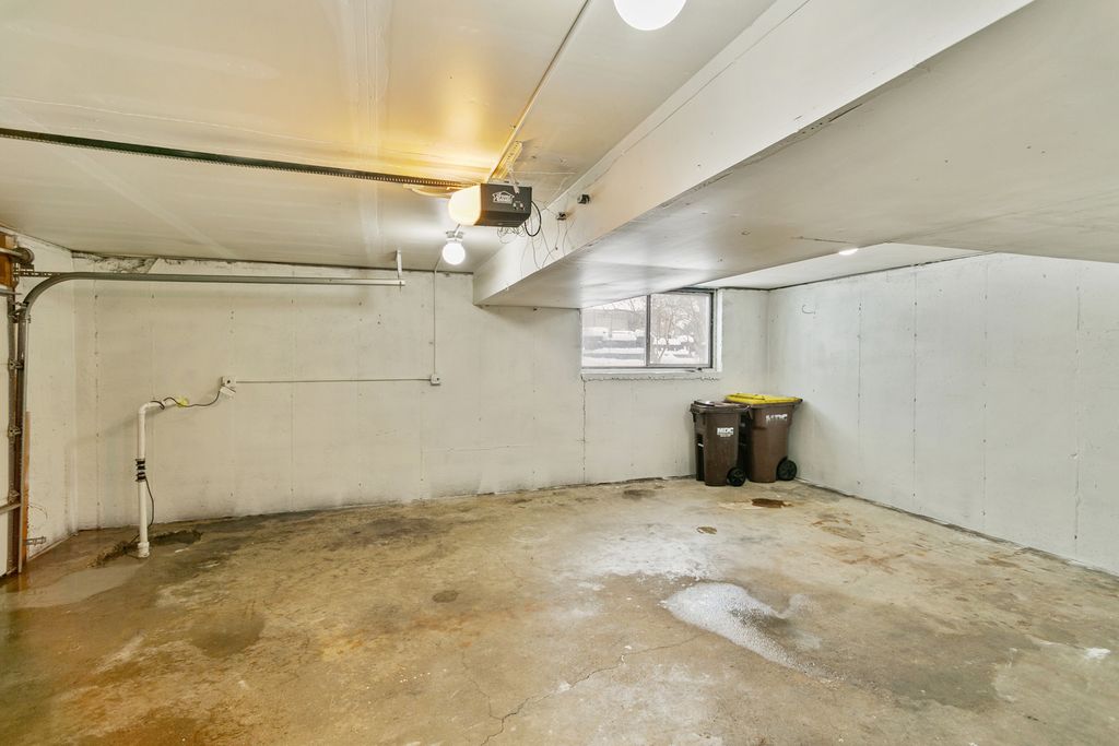Image 15 of property listing at 4126 Wildwood Drive, Crystal Lake, IL 60014