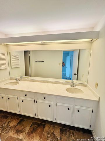 3678 Hidden Dr Apt 1101, San Antonio, TX 78217