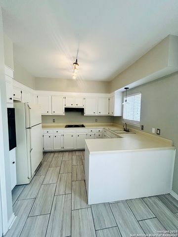 3678 Hidden Dr Apt 1101, San Antonio, TX 78217