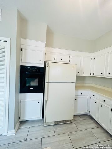 3678 Hidden Dr Apt 1101, San Antonio, TX 78217