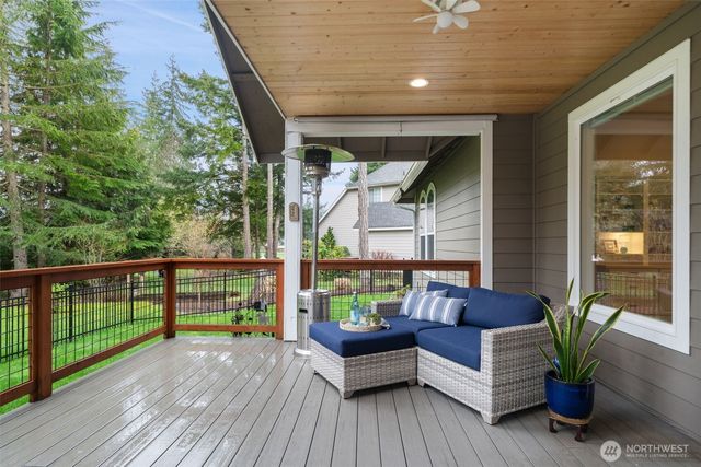 141 E Hofaker Road, Allyn, WA 98524