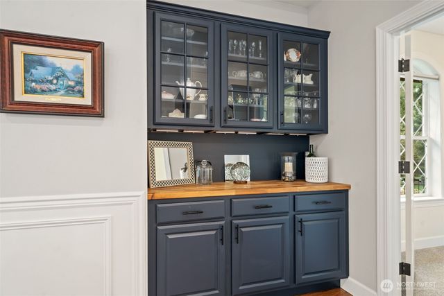 141 E Hofaker Road, Allyn, WA 98524