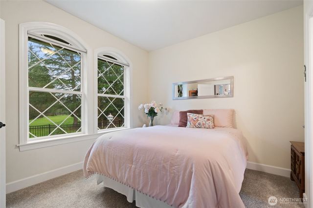 141 E Hofaker Road, Allyn, WA 98524