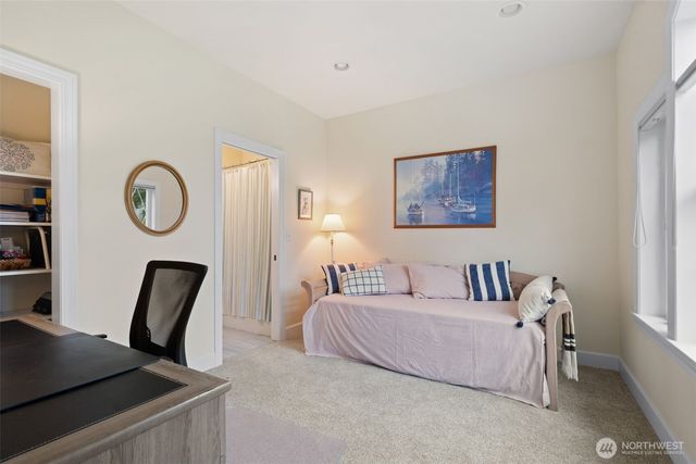 141 E Hofaker Road, Allyn, WA 98524