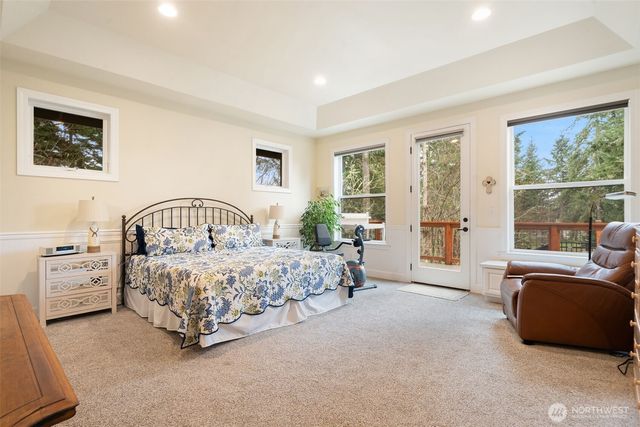 141 E Hofaker Road, Allyn, WA 98524