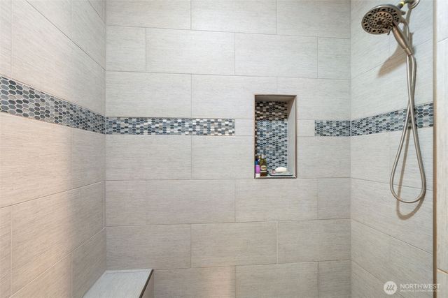 141 E Hofaker Road, Allyn, WA 98524