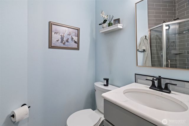 141 E Hofaker Road, Allyn, WA 98524