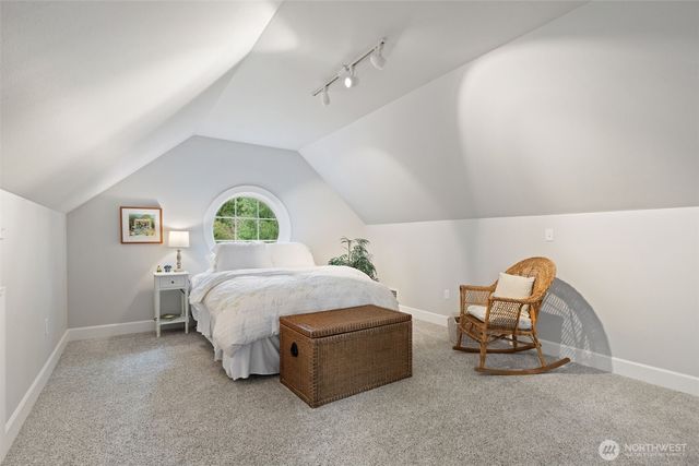 141 E Hofaker Road, Allyn, WA 98524