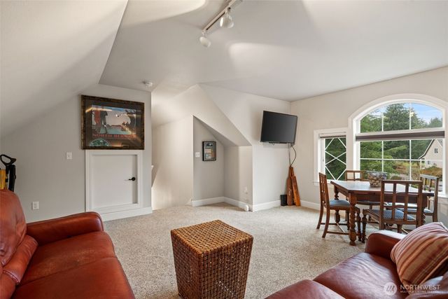 141 E Hofaker Road, Allyn, WA 98524