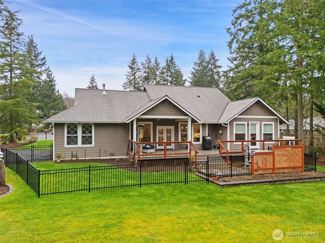 141 E Hofaker Road, Allyn, WA 98524