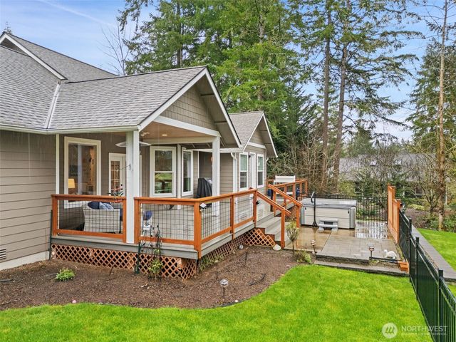 141 E Hofaker Road, Allyn, WA 98524