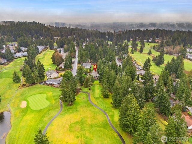 141 E Hofaker Road, Allyn, WA 98524