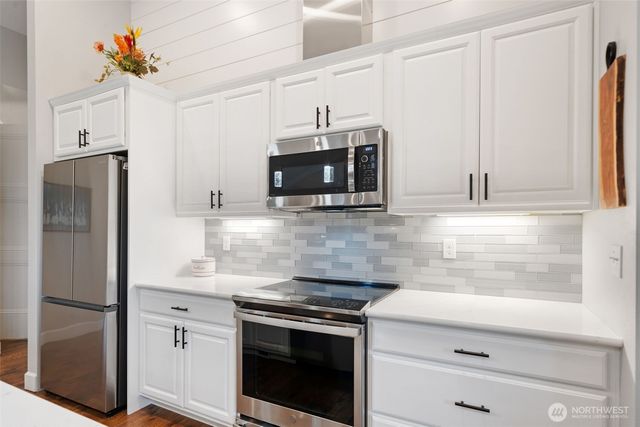 141 E Hofaker Road, Allyn, WA 98524