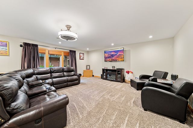 2455 W Ohio Street 8E, Chicago, IL 60612