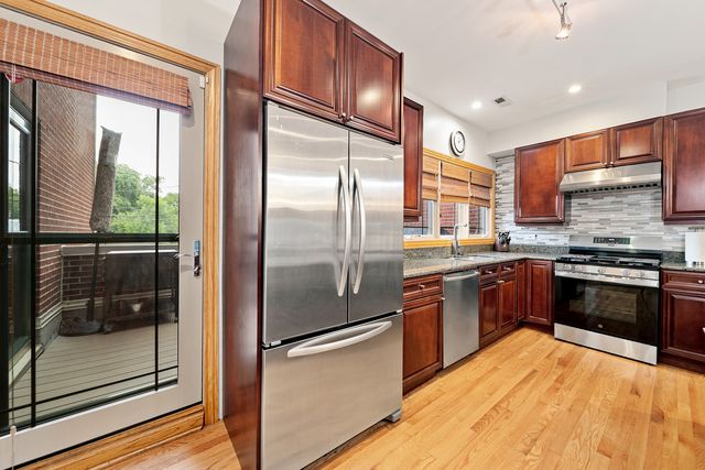 2455 W Ohio Street 8E, Chicago, IL 60612