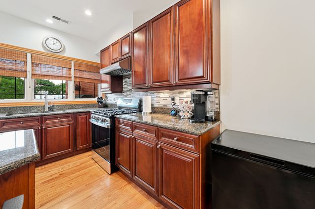 2455 W Ohio Street 8E, Chicago, IL 60612