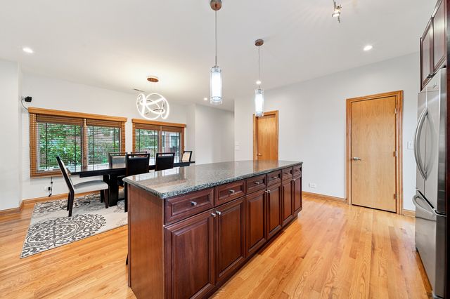 2455 W Ohio Street 8E, Chicago, IL 60612
