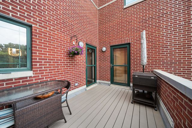 2455 W Ohio Street 8E, Chicago, IL 60612