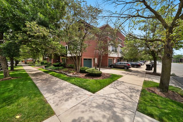 2455 W Ohio Street 8E, Chicago, IL 60612