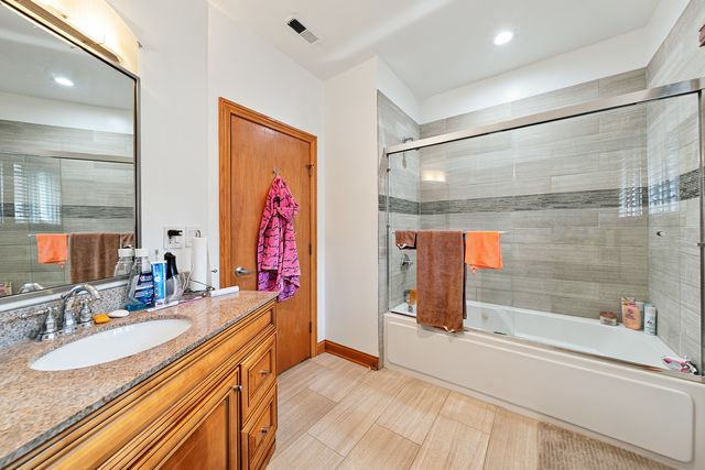 2455 W Ohio Street 8E, Chicago, IL 60612