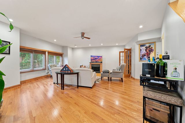 2455 W Ohio Street 8E, Chicago, IL 60612