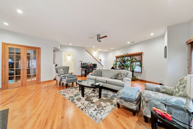 2455 W Ohio Street 8E, Chicago, IL 60612