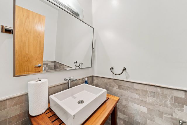 2455 W Ohio Street 8E, Chicago, IL 60612