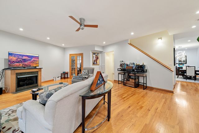 2455 W Ohio Street 8E, Chicago, IL 60612