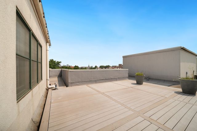 2455 W Ohio Street 8E, Chicago, IL 60612